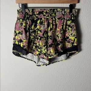 Lululemon Hotty Hot LowRise Lined Short 4" Inflected Highlight Yellow MultiBlack